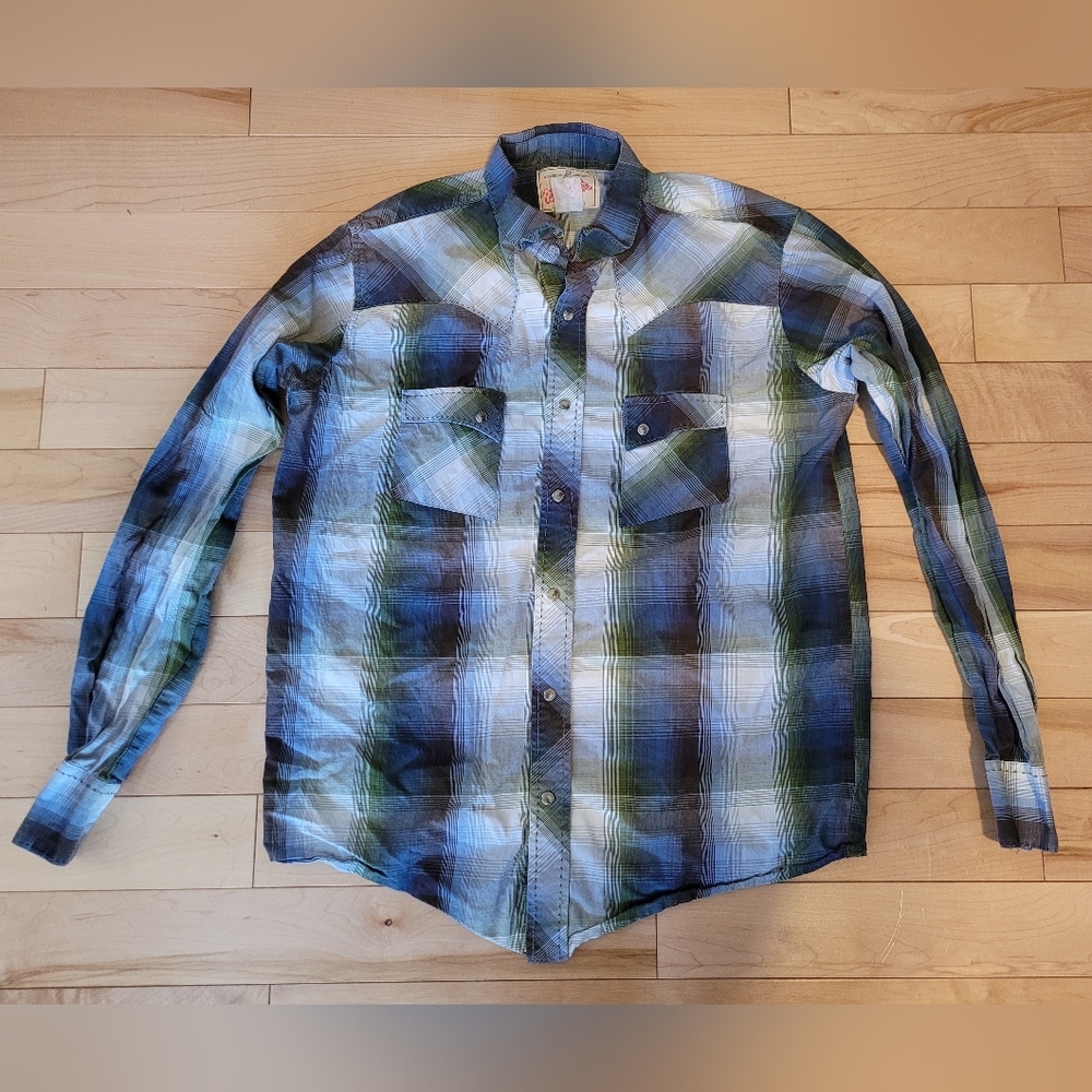 Wrangler men's size XL (I believe) snap up shirt